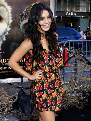 Vanessa Hudgens leggy at Hollywood premiere of Legend of the GuardiansThe Owls of Ga’Hoole - Sep 19, 2010